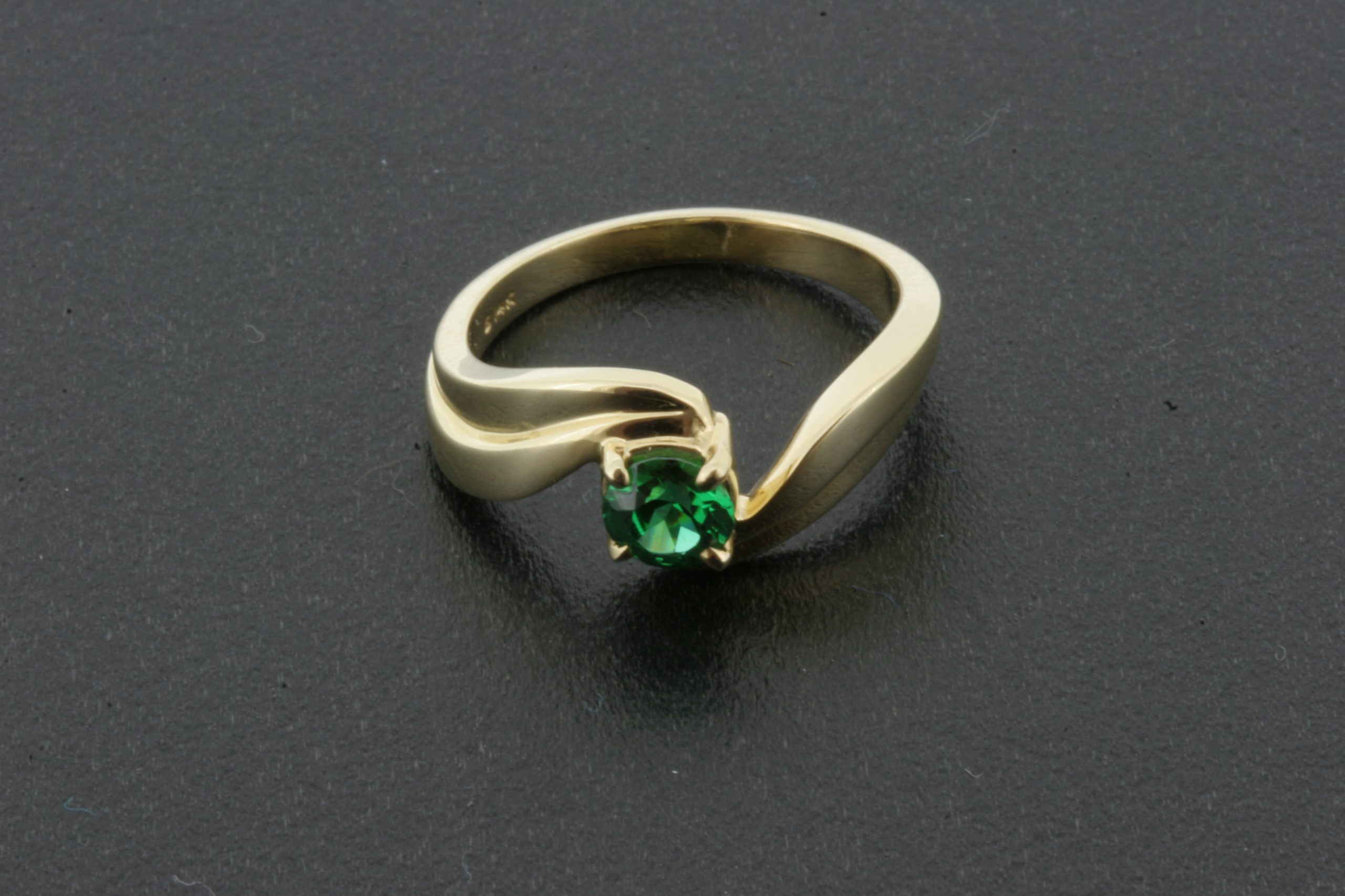 Tsavorite Garnet ring in 14K gold – Jade Carver